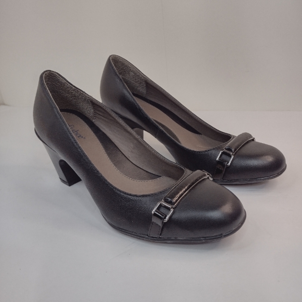 Softshoe. Women's Mary Jane heels size (9M)